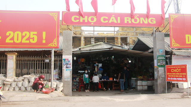 Quảng Ninh tiếp tục tạm dừng hoạt động vận tải khách liên tỉnh, mở cửa chợ Cái Rồng - Ảnh 1