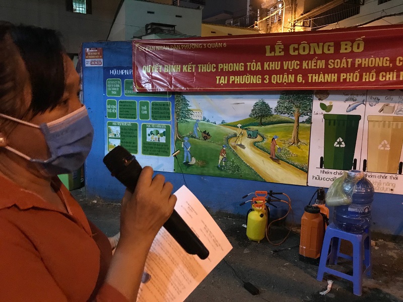 TP Hồ Chí Minh: Người dân vỡ òa niềm vui vì được dỡ bỏ phong tỏa chống dịch Covid-19 - Ảnh 5