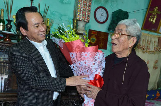 Chủ tịch Ủy ban MTTQ TP thăm gia đình chính sách huyện Thường Tín - Ảnh 1