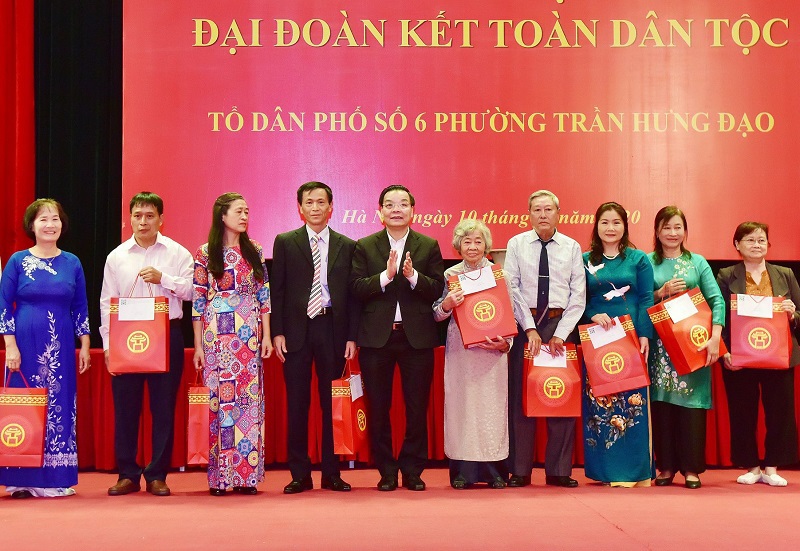 Phó Thủ tướng Thường trực Chính phủ dự Ngày hội Đại đoàn kết toàn dân tộc tại quận Hoàn Kiếm - Ảnh 4