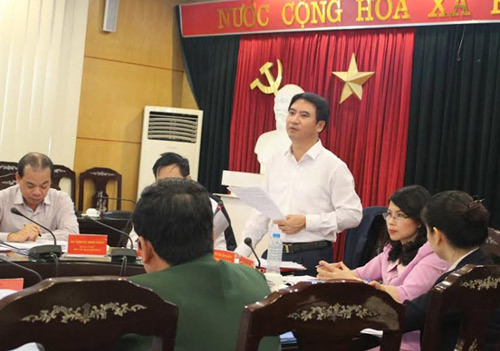 Quận Thanh Xuân: Tháo dỡ 12 biển quảng cáo của các quán karaoke - Ảnh 1