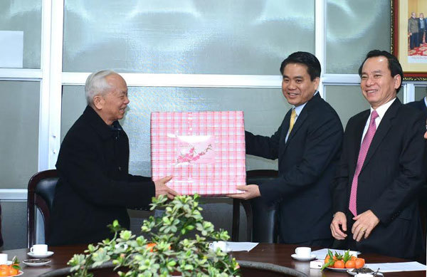 Chủ tịch Nguyễn Đức Chung chúc Tết cán bộ hưu trí CLB Thăng Long - Ảnh 1