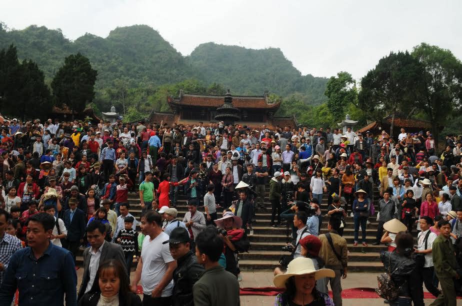 Khoảng 4 vạn du khách trẩy hội chùa Hương ngày khai hội - Ảnh 10