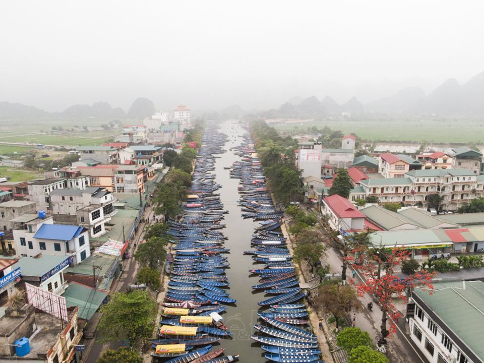 [Ảnh] Chùa Hương: Ngày mở cửa trở lại thứ 2, đón 3 vạn lượt khách - Ảnh 1