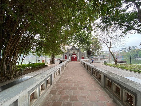 Hà Nội: Đình, chùa đóng cửa, người dân vái vọng từ bên ngoài - Ảnh 8