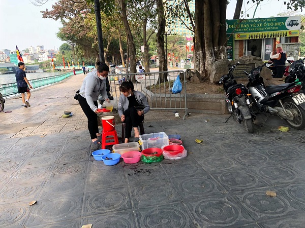 Dịp cao điểm lễ đầu Xuân tại Hà Nội: Đình, chùa ''niêm phong", dịch vụ đóng cửa - Ảnh 13