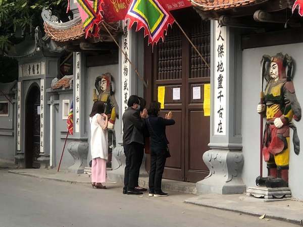 Dịp cao điểm lễ đầu Xuân tại Hà Nội: Đình, chùa ''niêm phong", dịch vụ đóng cửa - Ảnh 5