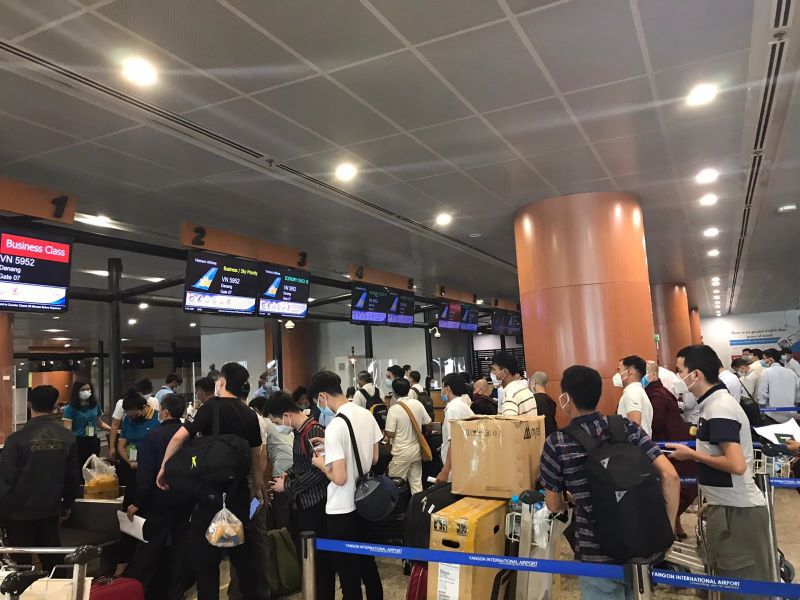 Hoàn tất 2 chuyến bay chở công dân Việt Nam từ Myanmar về nước - Ảnh 3