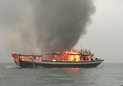 Lại cháy tàu trên Vịnh Hạ Long: Tạm dừng đội tàu du lịch Bhaya Lengend - Ảnh 1