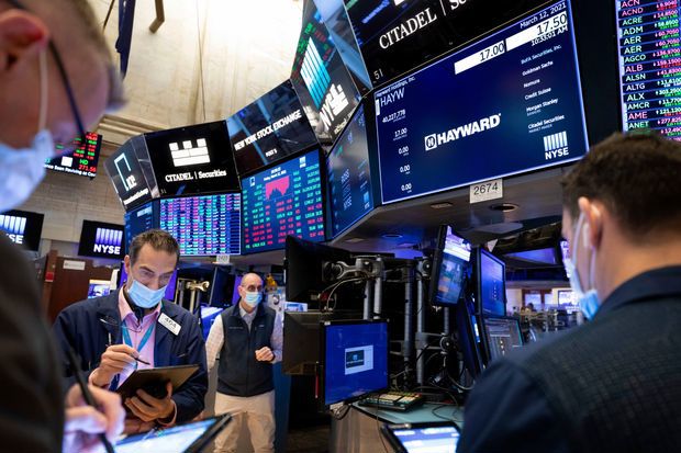 Nhà đầu tư đổ xô vào nhóm cổ phiếu tăng trưởng, chứng khoán Mỹ leo dốc mạnh - Ảnh 1