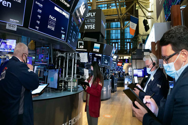 Chứng khoán Mỹ: Cổ phiếu công nghệ tiếp tục bị bán mạnh, Nasdaq lao dốc 2,5% - Ảnh 1