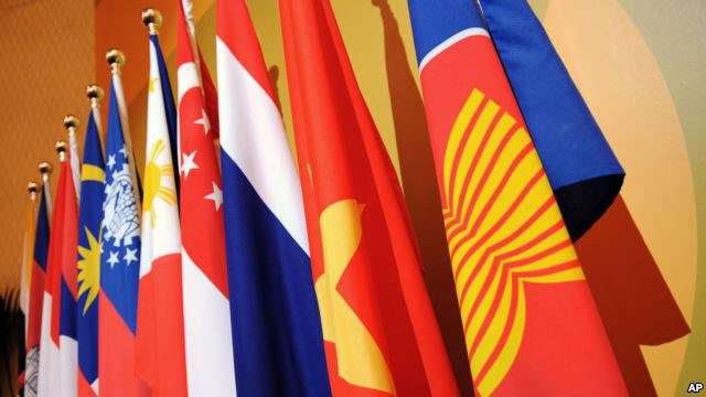 Nhìn lại chặng đường một năm hình thành Cộng đồng ASEAN - Ảnh 1