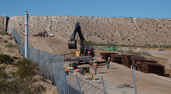 Công ty Mexico sẵn sàng giúp ông Trump xây tường biên giới - Ảnh 1