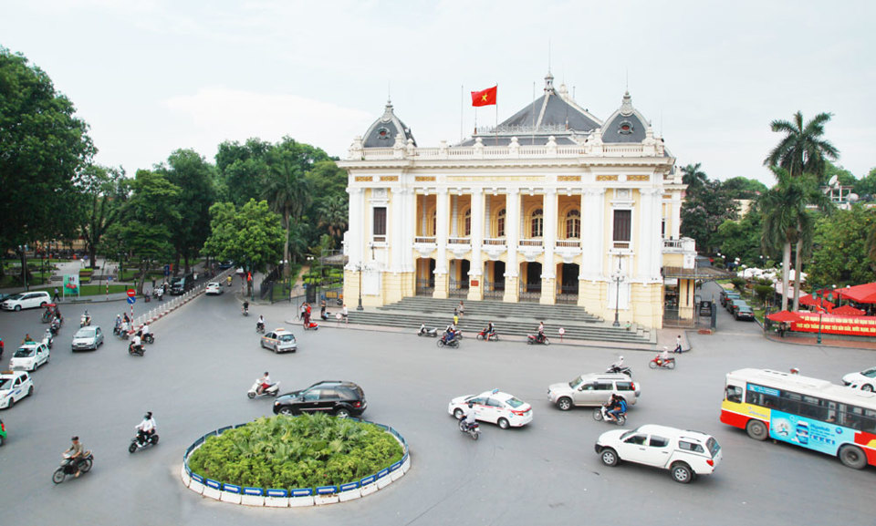 Công viên mở của Nhà hát Lớn Hà Nội: Điểm đến du lịch văn hóa đặc trưng - Ảnh 1