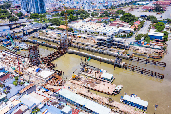 Thiệt hại hơn 45 tỷ đồng do phải ngừng thi công dự án ngăn triều ở TP Hồ Chí Minh - Ảnh 1