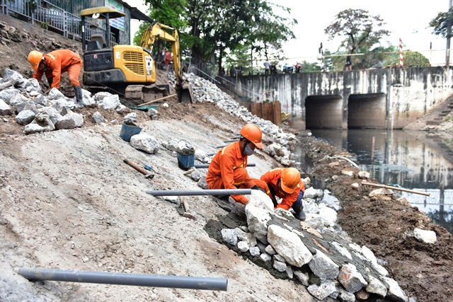 Hà Nội: Hối hả trên công trường dự án hồi sinh sông Tô Lịch - Ảnh 9