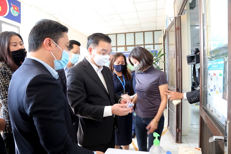 Chủ tịch UBND thành phố Hà Nội Chu Ngọc Anh kiểm tra công tác phòng, chống dịch Covid-19 - Ảnh 1