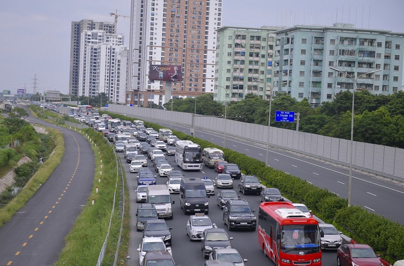 Giao thông cửa ngõ phía Nam: Ùn tắc vì quá tải - Ảnh 1