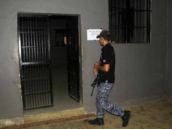 Nhà tù Philippines bị cướp, hơn 150 tù nhân trốn thoát - Ảnh 1