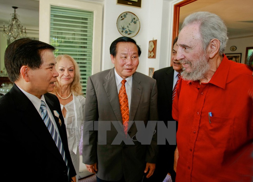 Lãnh tụ Cuba Fidel Castro với các vị lãnh đạo Việt Nam - Ảnh 7
