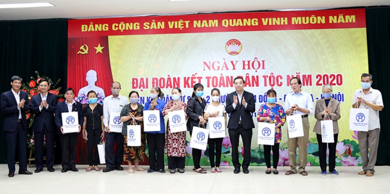 Chủ tịch UBND TP Chu Ngọc Anh dự Ngày hội Đại đoàn kết tại phường Nam Đồng: Phát huy tinh thần tích cực của Nhân dân để xây dựng Đảng, chính quyền - Ảnh 3