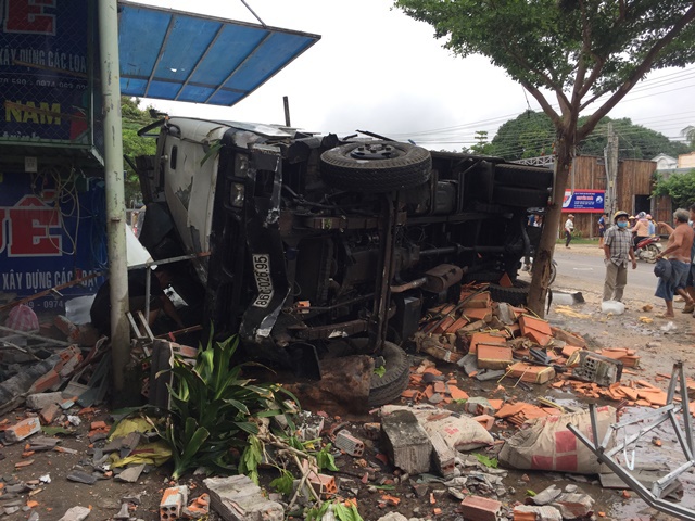 Tai nạn giao thông mới nhất hôm nay 6/11: 6 công dân Việt Nam tử vong trong vụ tai nạn giao thông ở Campuchia - Ảnh 2