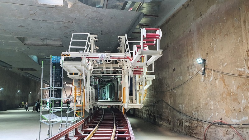 [Ảnh] Cận cảnh lắp đặt máy đào hầm TBM đầu tiên tuyến metro đoạn Nhổn - Ga Hà Nội - Ảnh 6