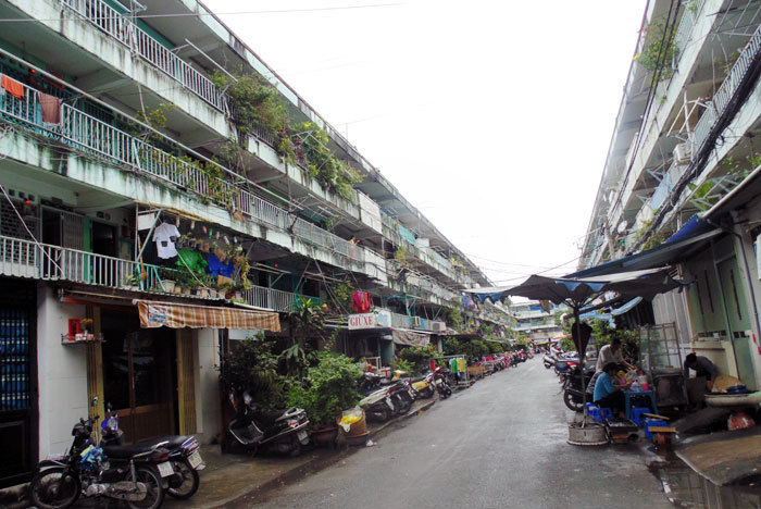 TP Hồ Chí Minh: Giao quyền cho quận xây dựng, sửa chữa chung cư cũ - Ảnh 1