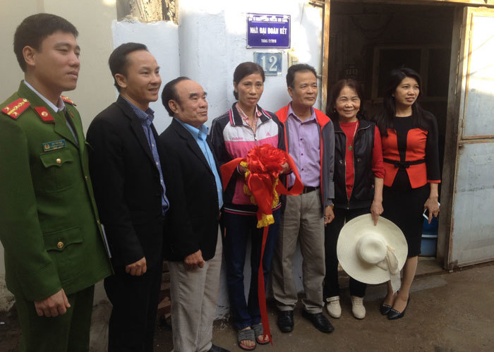 Quận Thanh Xuân bàn giao 4 nhà đại đoàn kết cho hộ nghèo - Ảnh 1