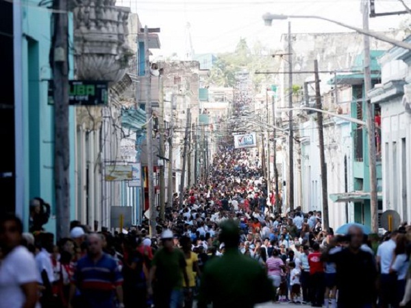 Dân Cuba nghẹn ngào nước mắt đưa tiễn Lãnh tụ Fidel - Ảnh 4