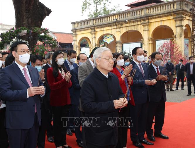 Tổng Bí thư, Chủ tịch nước Nguyễn Phú Trọng dâng hương và trồng cây đầu Xuân Tân Sửu tại Hoàng Thành Thăng Long - Ảnh 1