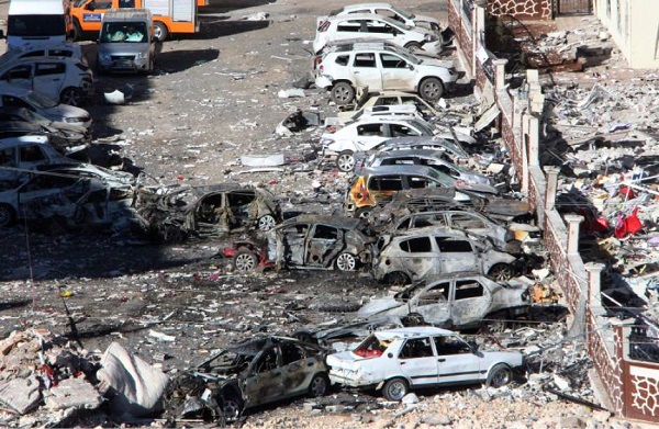 Bắt giữ 26 người trong vụ đánh bom xe Thổ Nhĩ Kỳ - Ảnh 1