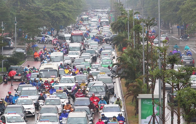 Hà Nội: Ùn tắc kéo dài trên nhiều tuyến phố trung tâm - Ảnh 6