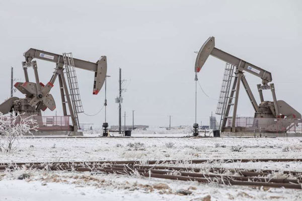 Giá dầu duy trì mức đỉnh hơn 13 tháng dù tồn kho của Mỹ bất ngờ tăng cao - Ảnh 1