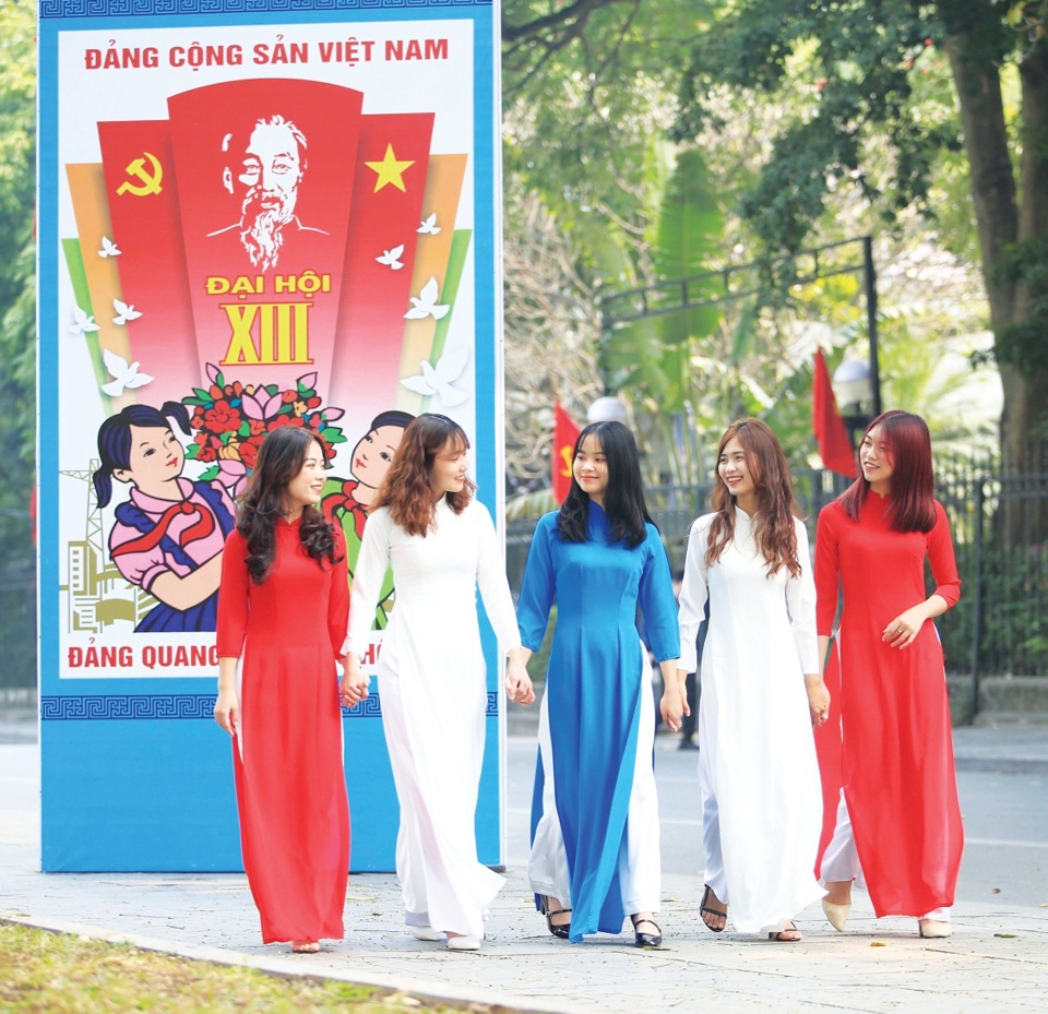 Hà Nội rực rỡ cờ hoa chào mừng Đại hội Đảng - Ảnh 3