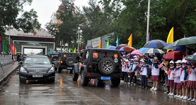 Quảng Ninh thí điểm ô tô du lịch tự lái qua biên giới - Ảnh 1