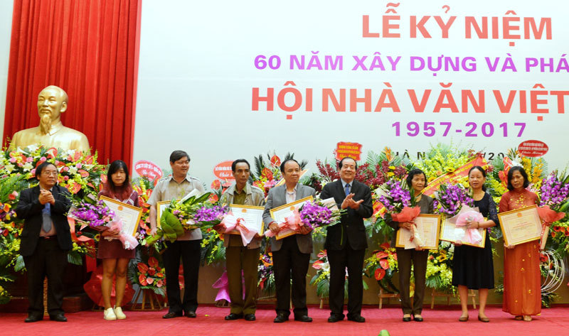 Kỷ niệm 60 năm thành lập Hội nhà văn Việt Nam - Ảnh 4