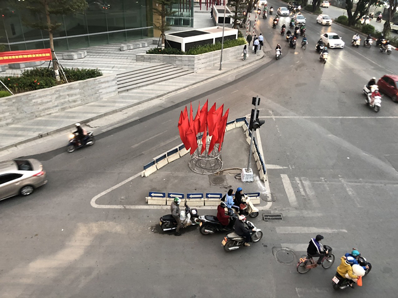 "Con đường đẹp nhất Việt Nam" rực rỡ chào mừng Đại hội Đảng - Ảnh 8