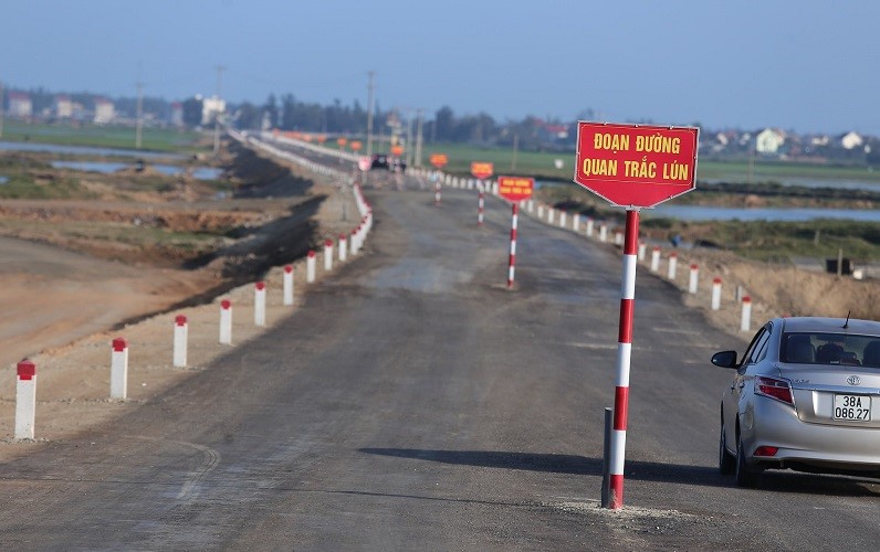 Cận cảnh cầu đường bộ dài nhất miền Trung vừa chính thức thông xe - Ảnh 8