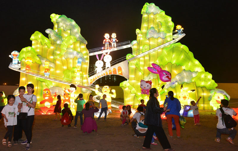 Rực rỡ lễ hội đèn lồng khổng lồ Việt Nam - Hàn Quốc 2016 - Ảnh 12