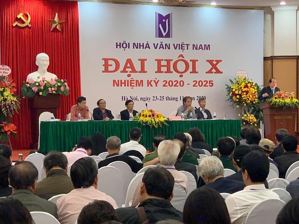 Nhà văn Nguyễn Bình Phương trúng vào BCH Hội Nhà văn Việt Nam khóa mới với số phiếu cao nhất - Ảnh 1