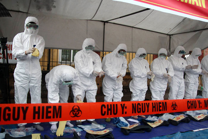 Hà Nội diễn tập phòng chống dịch cúm A/H7N9 - Ảnh 1