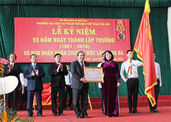 Đại học Sư phạm TDTT Hà Nội đón nhận Huân chương Độc lập hạng Ba - Ảnh 1