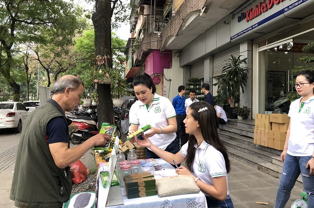 “Đổi rác tái chế lấy quà tặng”: Một chương trình nhiều ý nghĩa - Ảnh 1