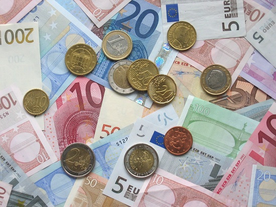 Thủ tướng Italia từ chức, đồng Euro sụt giá - Ảnh 1
