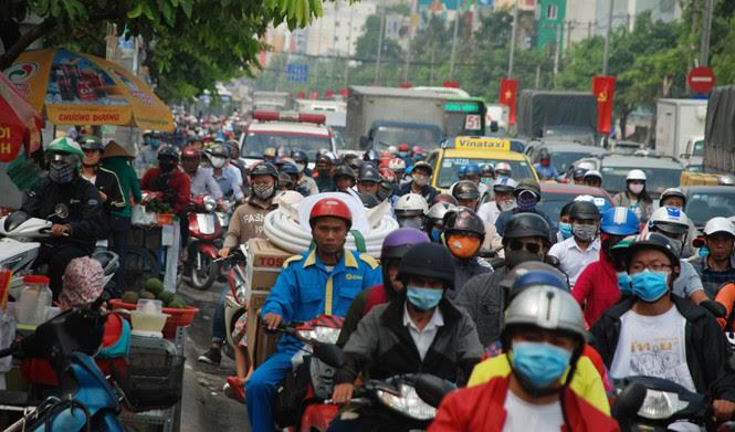 TP Hồ Chí Minh: Biển người đổ về quê ăn Tết, nhiều tuyến đường “kẹt cứng” - Ảnh 5