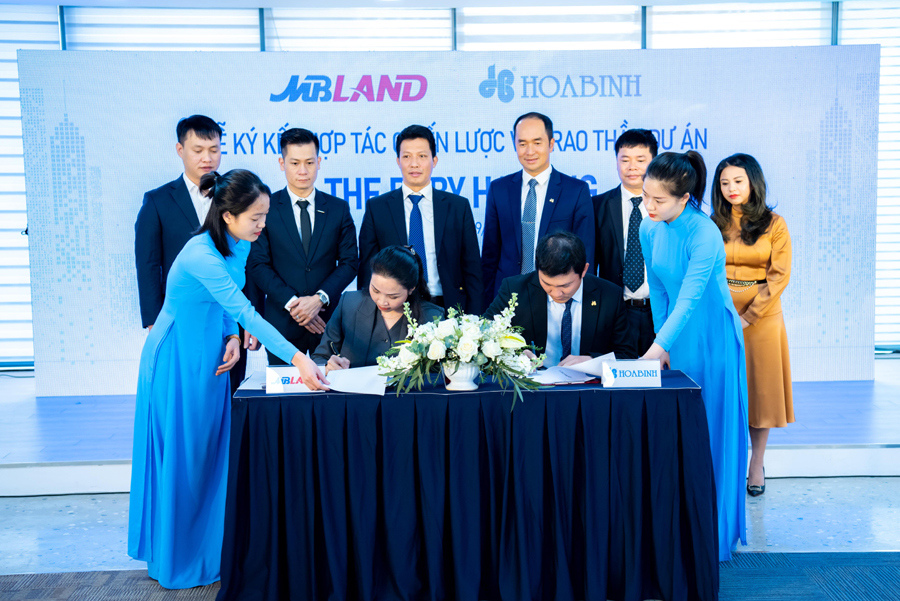 Hòa Bình và MBLand Holdings ký kết hợp đồng hợp tác chiến lược - Ảnh 1