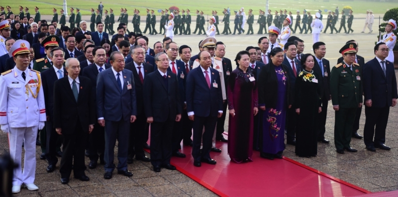 Các đại biểu dự Đại hội XIII của Đảng viếng Lăng Chủ tịch Hồ Chí Minh - Ảnh 2