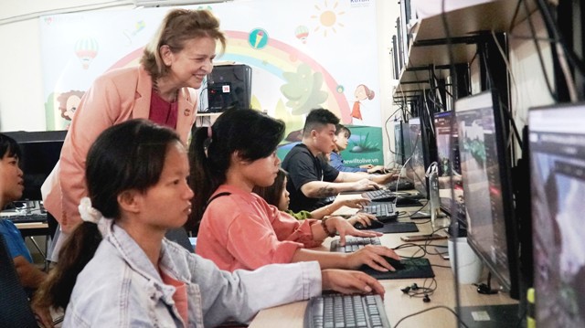 UNDP hỗ trợ người khuyết tật Việt Nam tiếp cận việc làm công nghệ số - Ảnh 1
