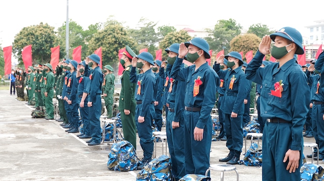 [Ảnh] Phòng dịch Covid-19 nghiêm ngặt tại lễ giao nhận quân huyện Mê Linh - Ảnh 5